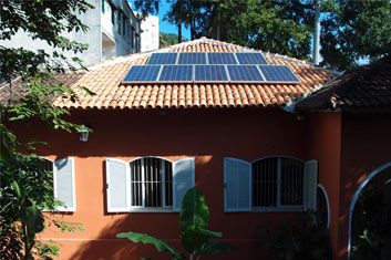 Kit solar Peru 300Wh/dia Casa Campo PREMIUM: Tv, Luz, Carga