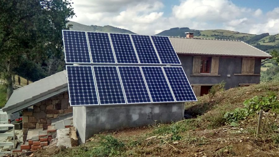 KIT DE ENERGÍA SOLAR EN TU CASA DE CAMPO 450w Off-Grid – Casa Ecologica